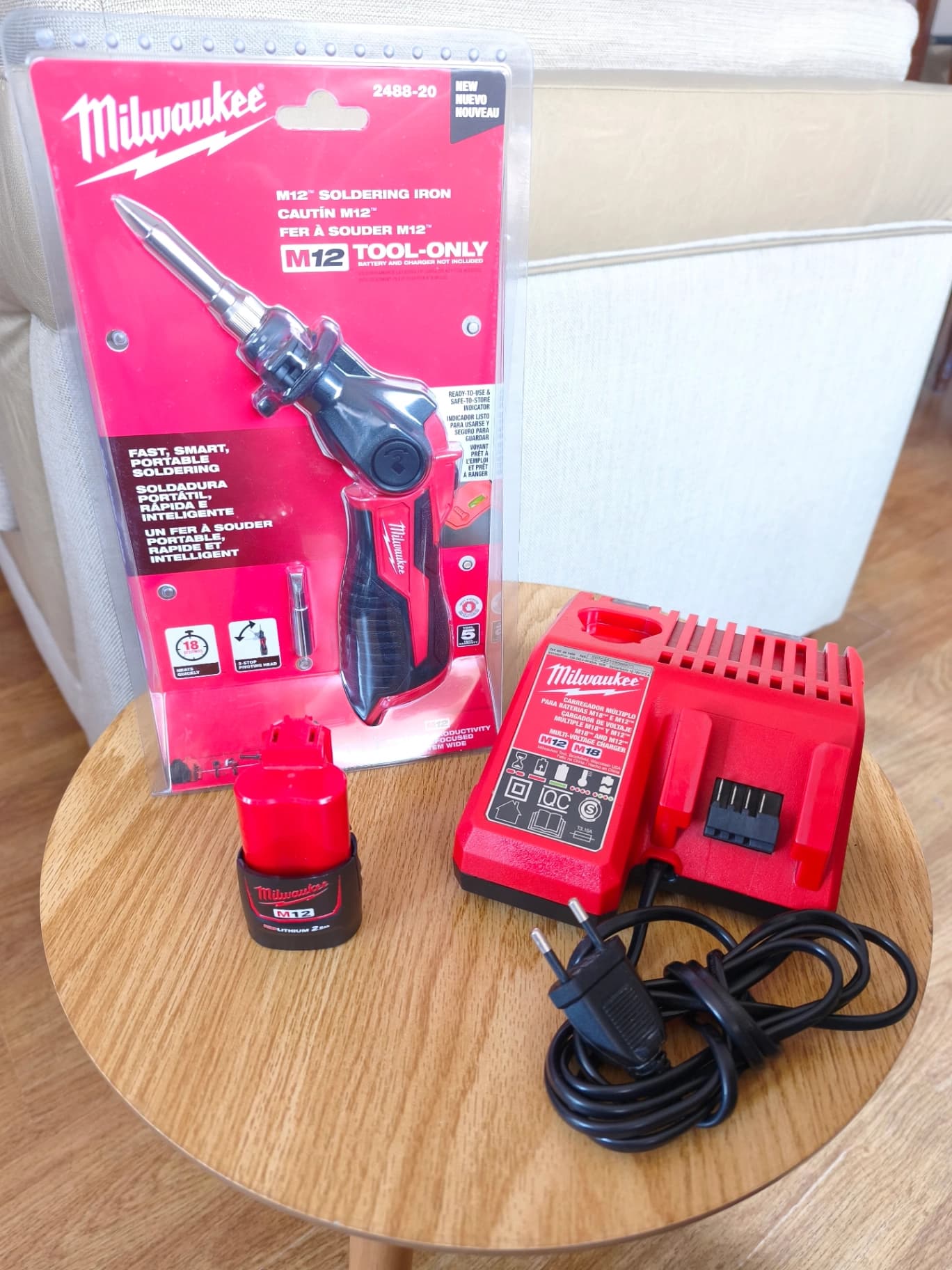 Cautín inalámbrico más batería m12 más cargador de batería Milwaukee original nuevo